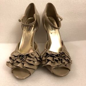 Steve Madden Talisa nude ruffle pumps shoes heels shoes size 11